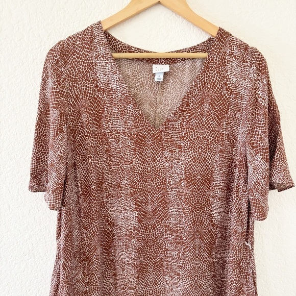 A New Day Short Sleeved pocket Dress Size Medium A-Line Reptile Print Shift - Picture 3 of 9